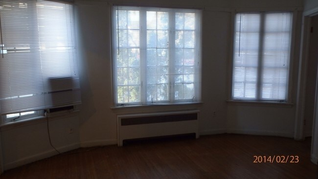Building Photo - 406 Buell Ave