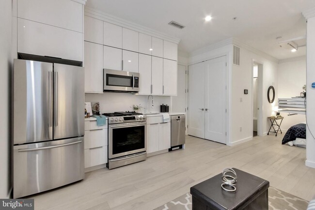 Foto del edificio - 3527 14th St NW