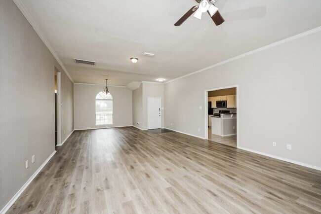 Building Photo - 1330 Bogard Ln