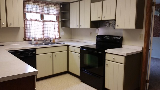 Building Photo - 4 br, 2.5 bath House - 1410 Hardscrabble Blvd