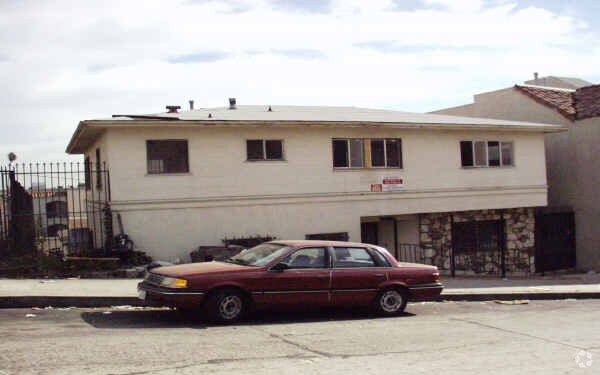 Primary Photo - 2622 S Manhattan Pl