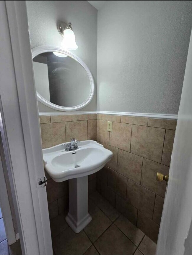 Foto del edificio - 7455 Calder Ave