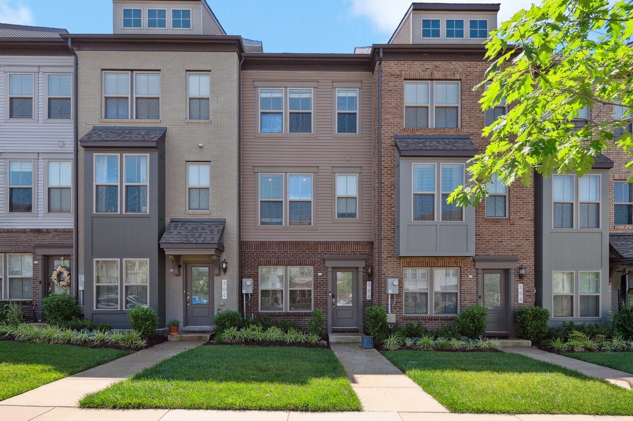 Primary Photo - 306 Phoenix Dr