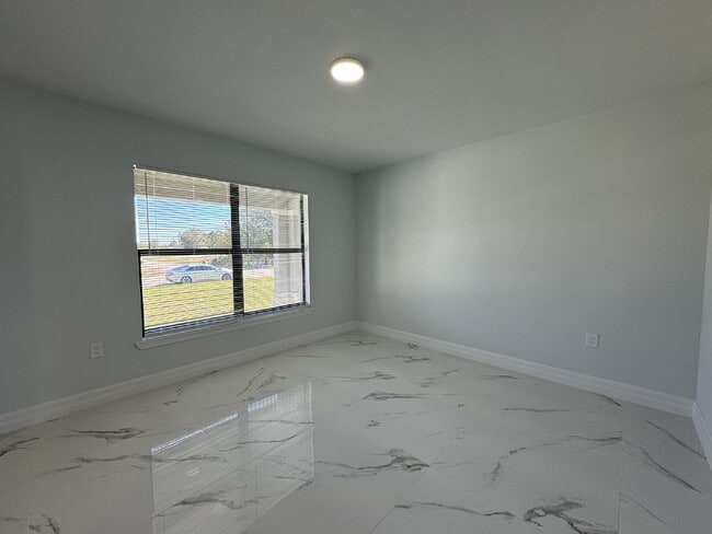 Building Photo - Modern Meets Convenience: Newly Built Home...