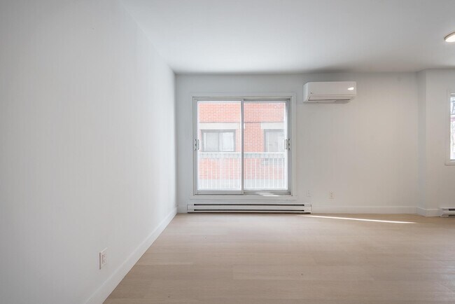 Building Photo - Mont Cassin