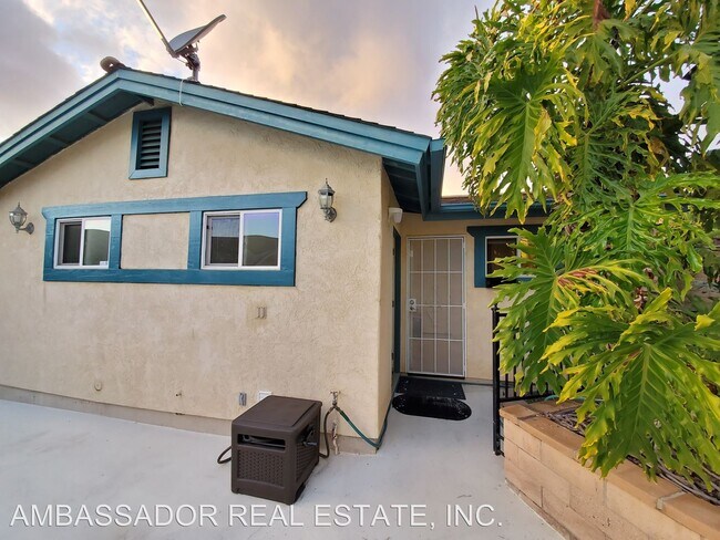 Building Photo - 452 Pina Ln