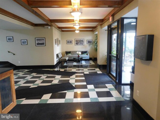 Building Photo - 1801 Clydesdale Pl NW