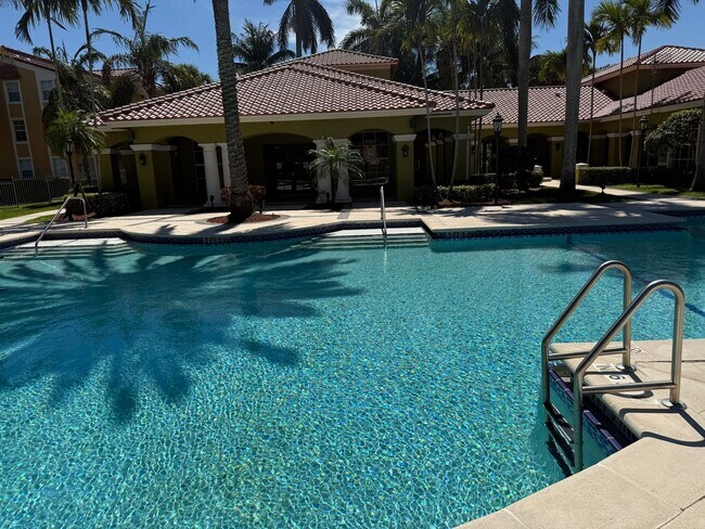 Building Photo - RESORT STYLE, BEAUTIFUL 2 BEDROOM AND 2 BATHROOMS ON THE TOP FLOOR