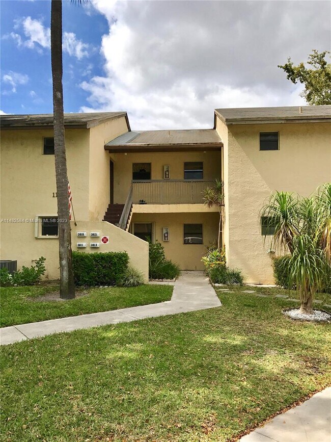 Building Photo - 3813 Cocoplum Cir