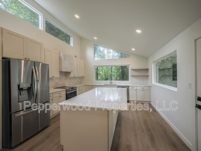 Foto del edificio - 215 Harrell Dr