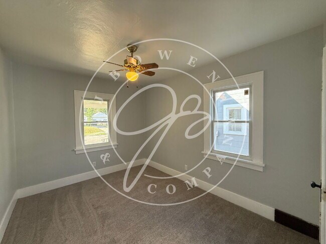 Foto del edificio - "Charming 2-Bedroom Retreat in West Toledo with huge garage.