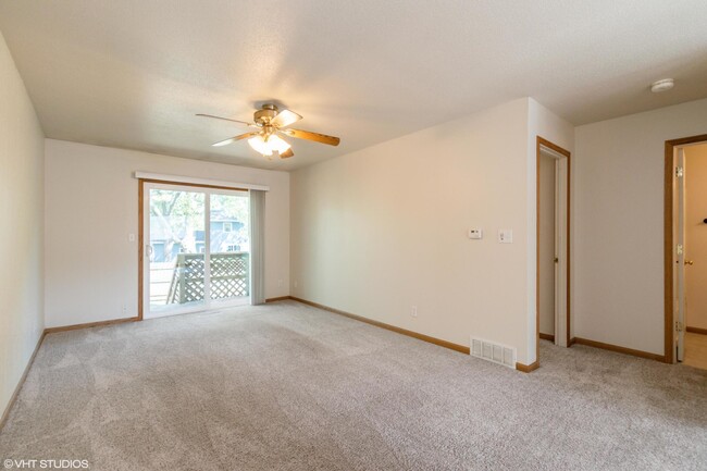Building Photo - 635 Meadow Pl