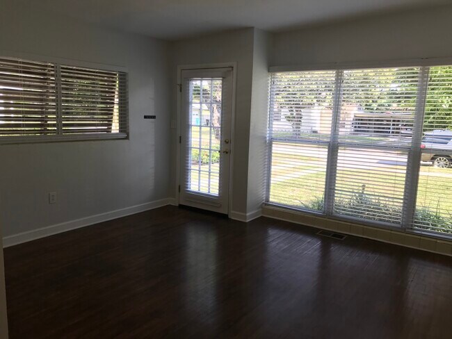 Foto del edificio - 236 E Harding St