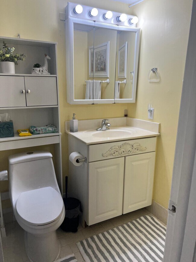 Building Photo - 153 Easthampton G