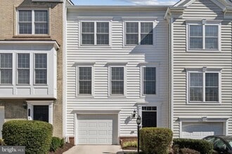 Building Photo - 2205 Greywing St