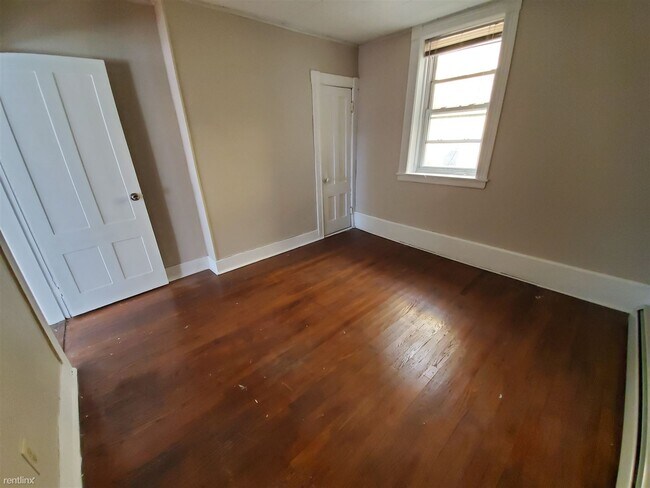 Building Photo - 2 br, 1 bath  - 70 Mulberry St Apt B