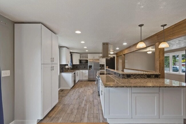 Building Photo - Spacious 5-Bedroom Home in Coveted Mead Sc...