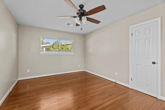 Building Photo - 10030 Haddington Dr