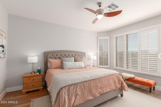 Foto del edificio - 3725 E Meadowview Dr