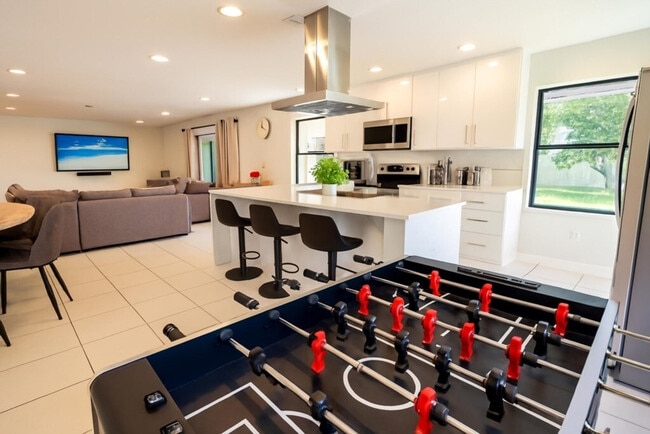 Foto del edificio - 830 SW 14th Ct