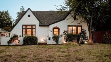 Building Photo - 2048 NW 22nd St