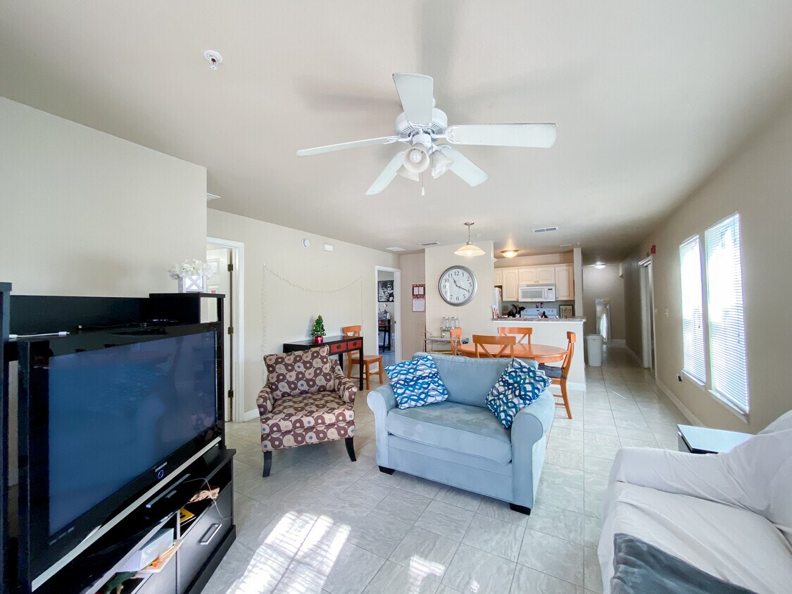 Foto principal - 835 SW 9th St