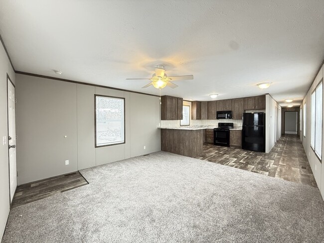 Building Photo - 10610 State Rte 762