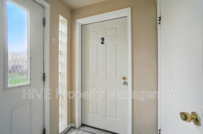 Building Photo - 3919 E Gatewood Ln