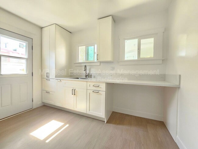 Building Photo - 635 4th St