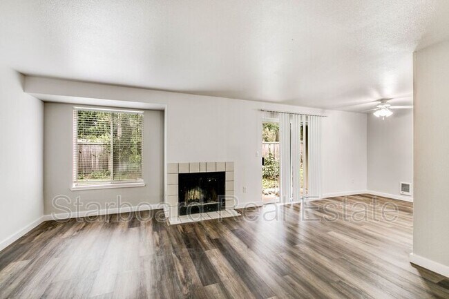 Building Photo - 3985 Starboard Ln SE