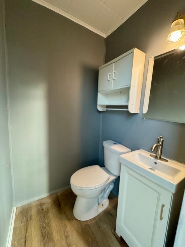 Building Photo - 321 Cedar St