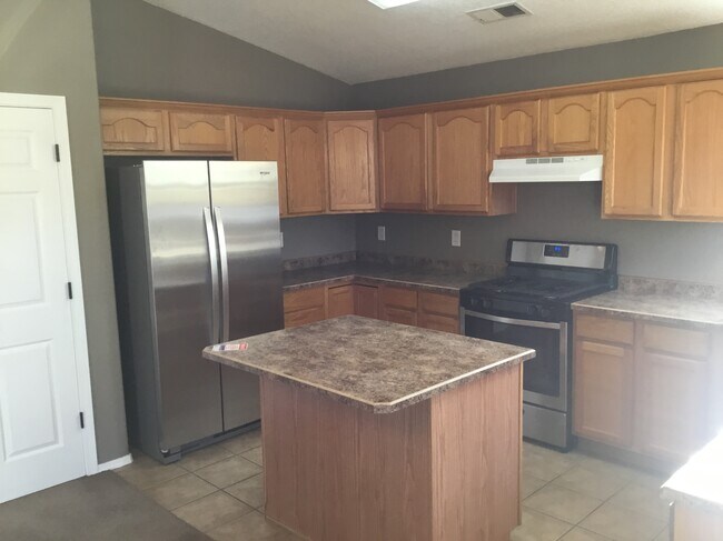 Foto del edificio - 7220 Milan Hills Road NE