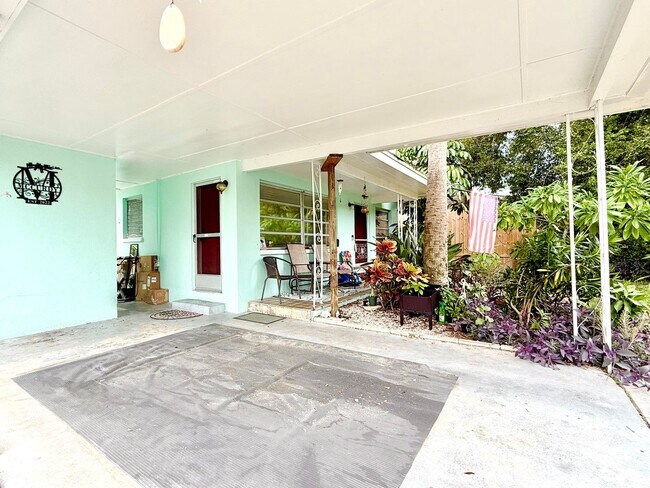 Building Photo - Bright & cozy 2bedroom 1bath home with out...