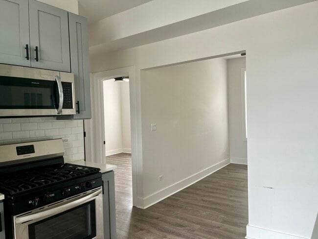 Foto del edificio - 5321 N Damen Ave