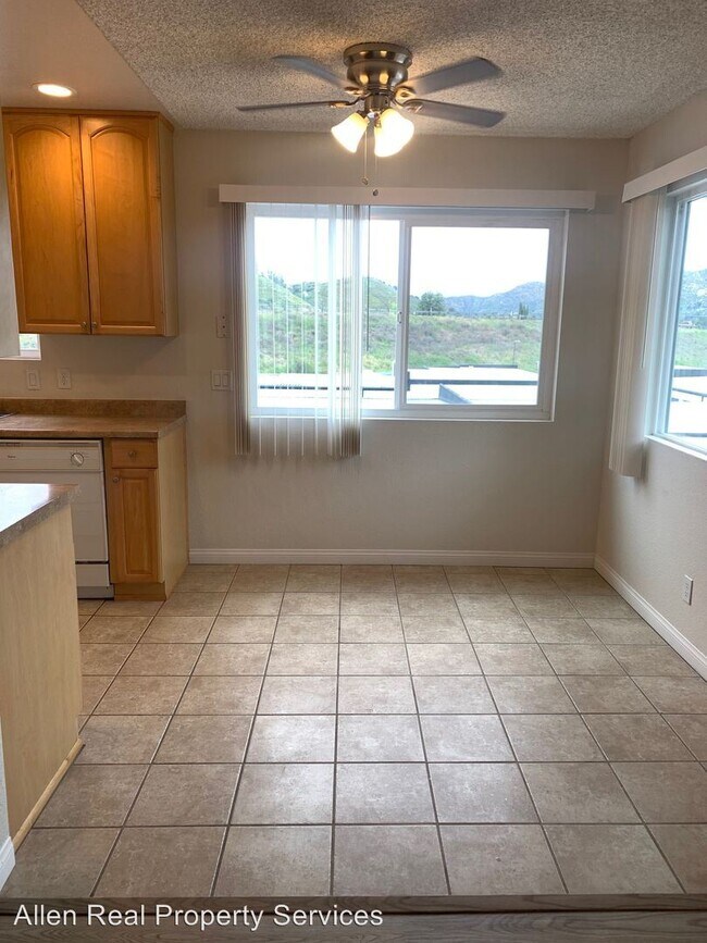 Building Photo - 12350 Lakeshore Dr