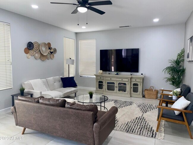 Foto del edificio - 2351 W Binner Dr