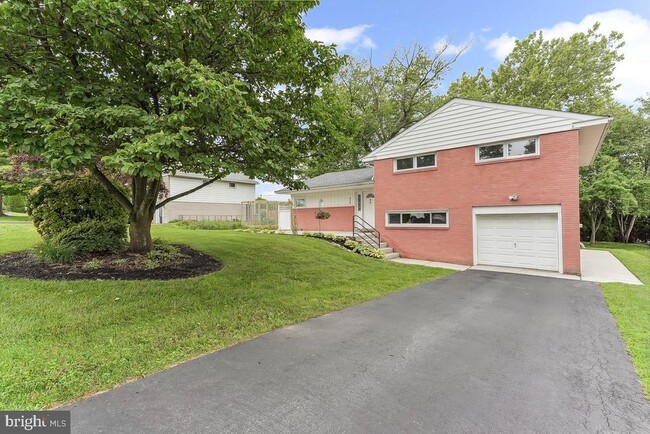 Building Photo - 439 Burns Dr