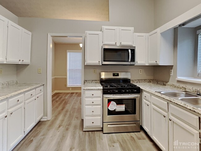 Building Photo - 3734 Windy Hill Dr SE