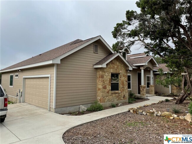 Building Photo - 3948 Summit Dr