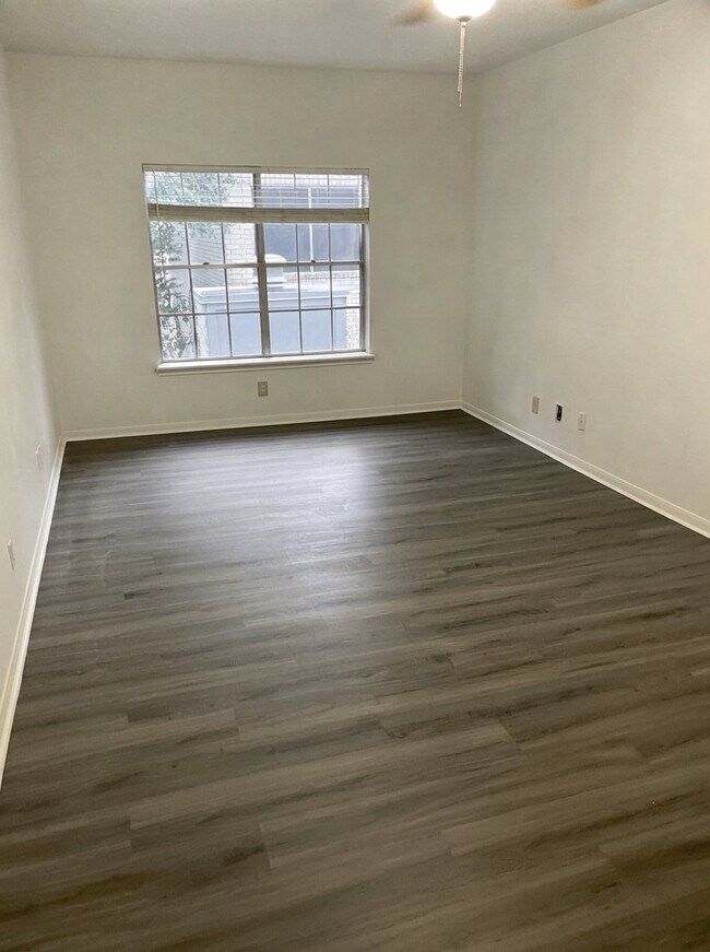 Foto del edificio - 7300 Regency Square Ct