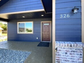 Building Photo - 326 Lolly Ln