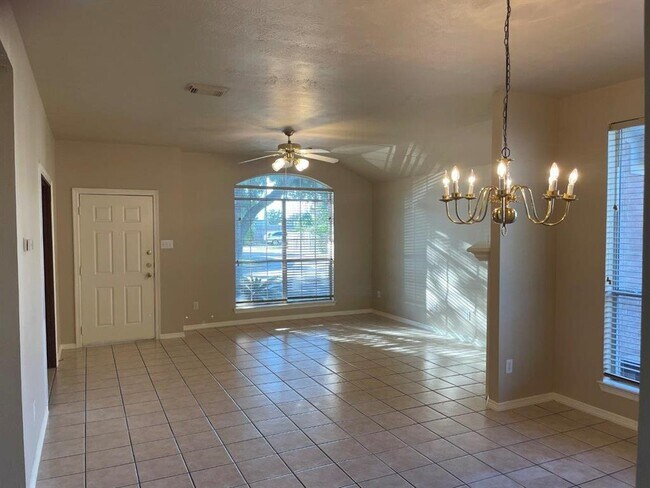 Building Photo - 6538 Kentwick Dr