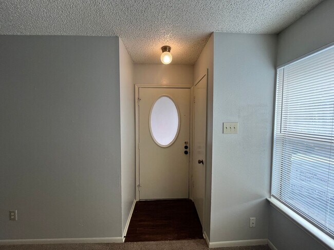 Building Photo - 6314 Cambridge Dr
