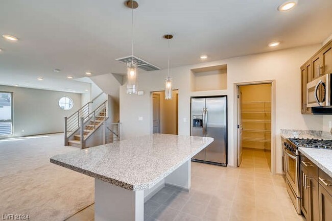 Foto del edificio - 8096 Carpenter Creek Ave
