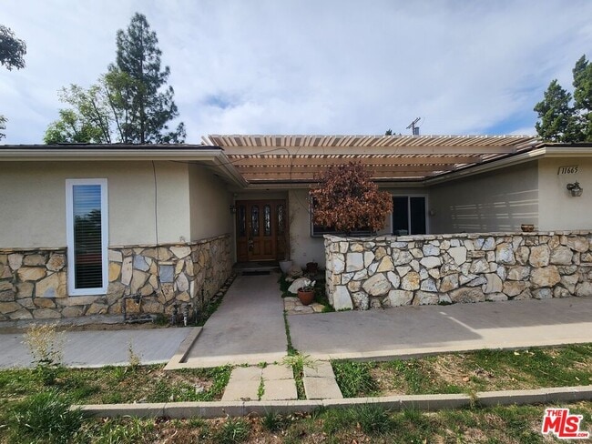 Foto del edificio - 11665 Babbitt Ave