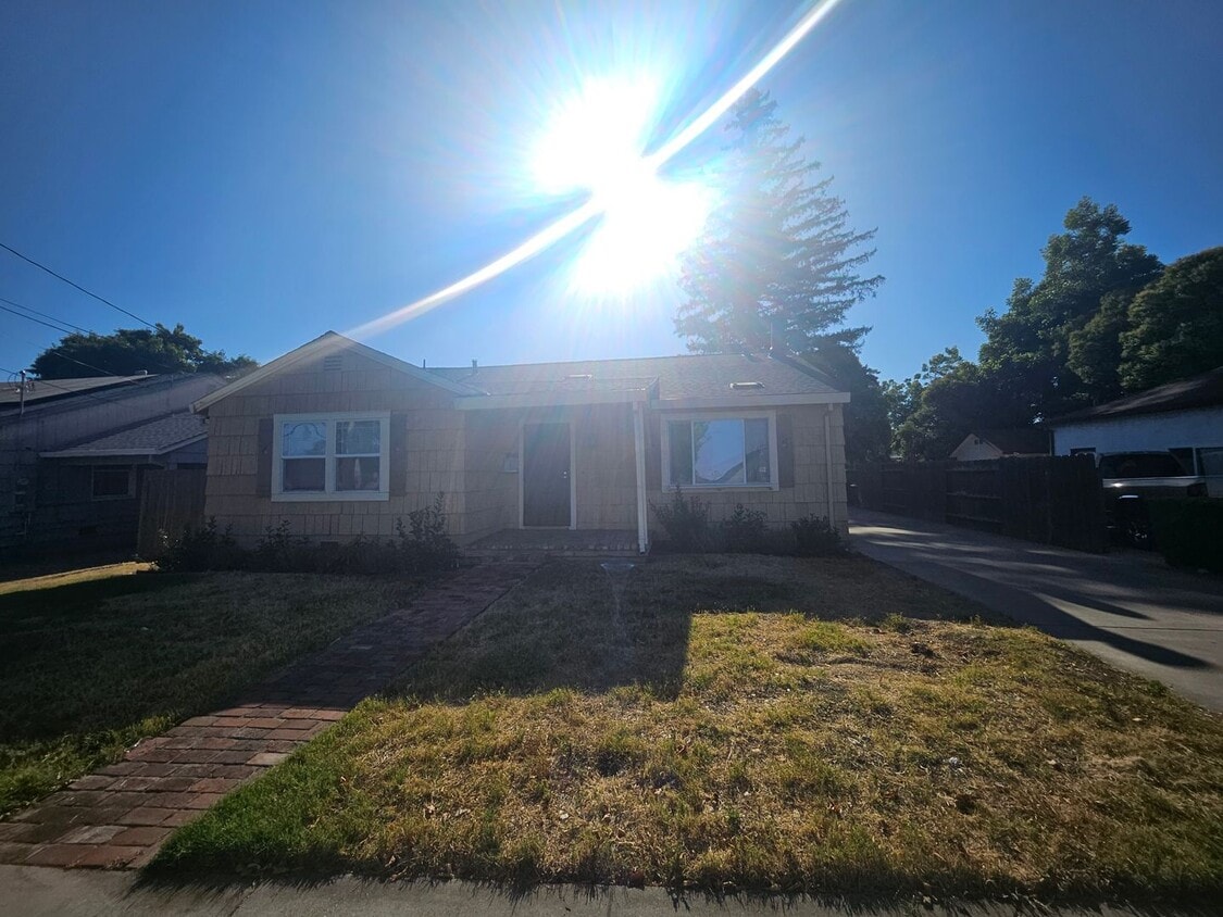 Primary Photo - Large 2 bedroom in central Yuba City