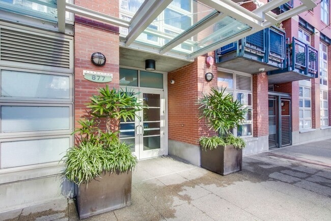 Building Photo - 877 Island Ave
