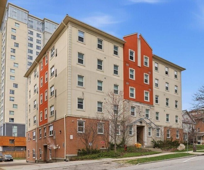 Photo du bâtiment - 253-253 Lester St