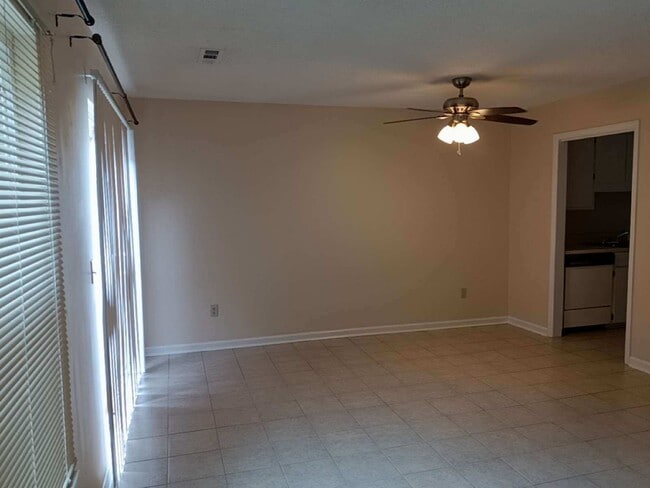 Living room area - 4725 Bayfield Dr
