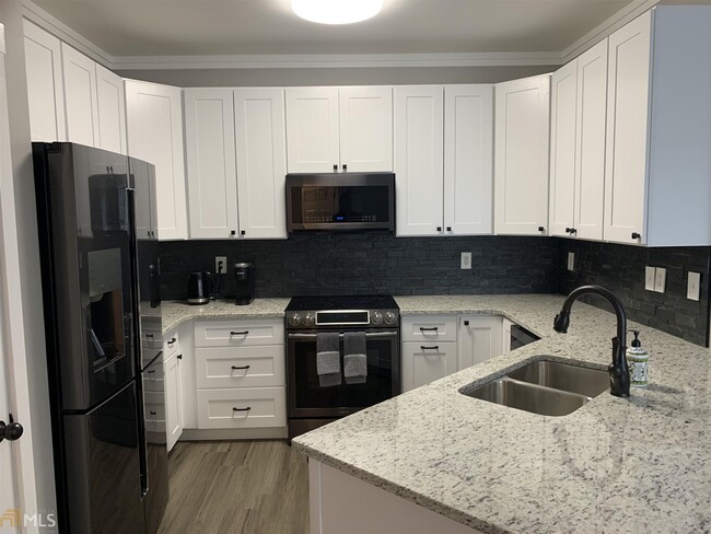Foto del edificio - 5020 Woodland Ln